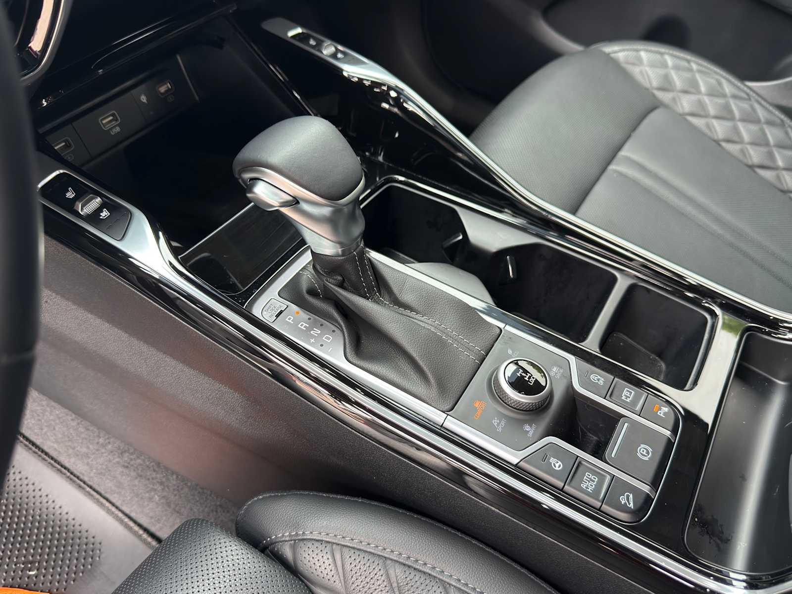 Thumbnail: 2023 Kia Sorento - 13