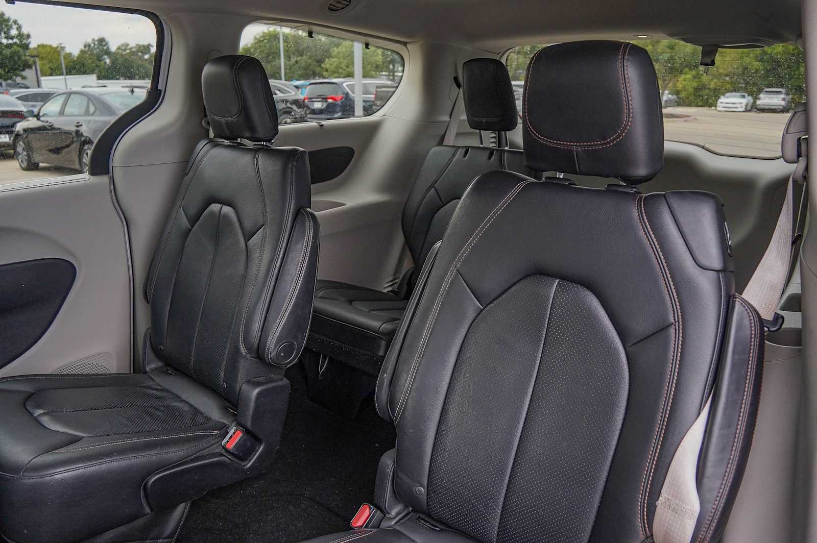 Thumbnail: 2018 Chrysler Pacifica - 34