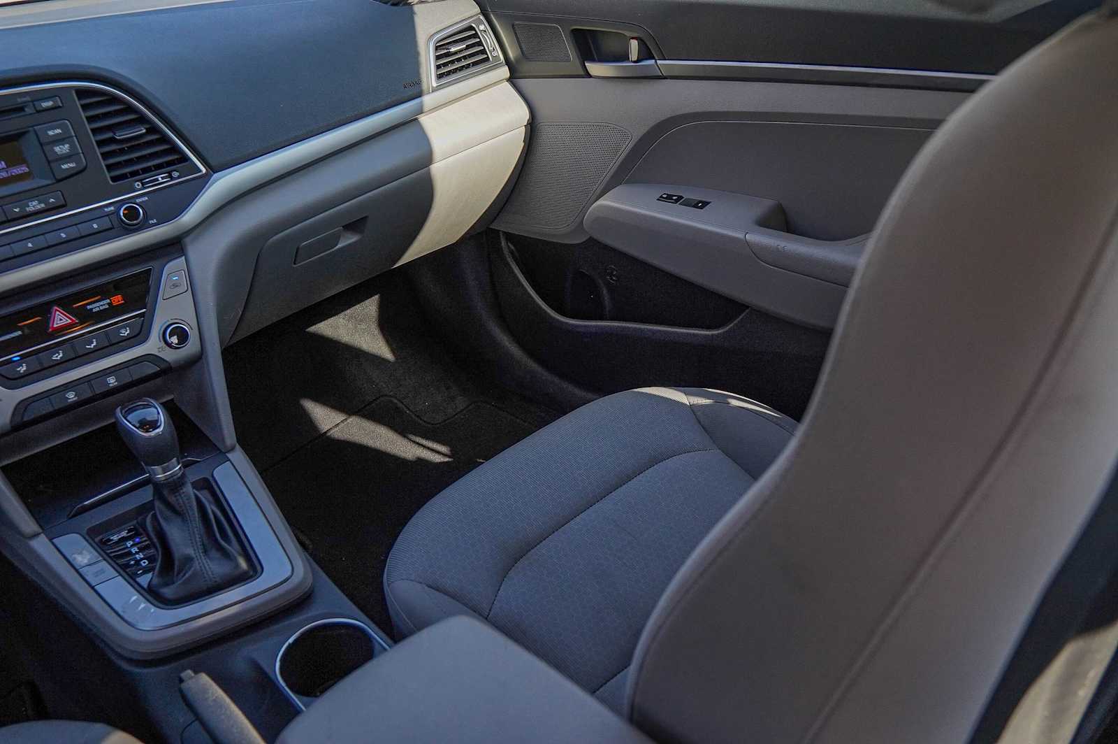 Thumbnail: 2017 Hyundai Elantra - 26