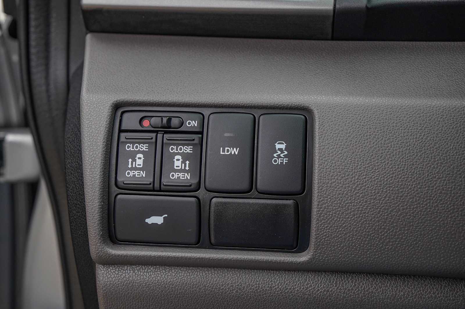 Thumbnail: 2015 Honda Odyssey - 22