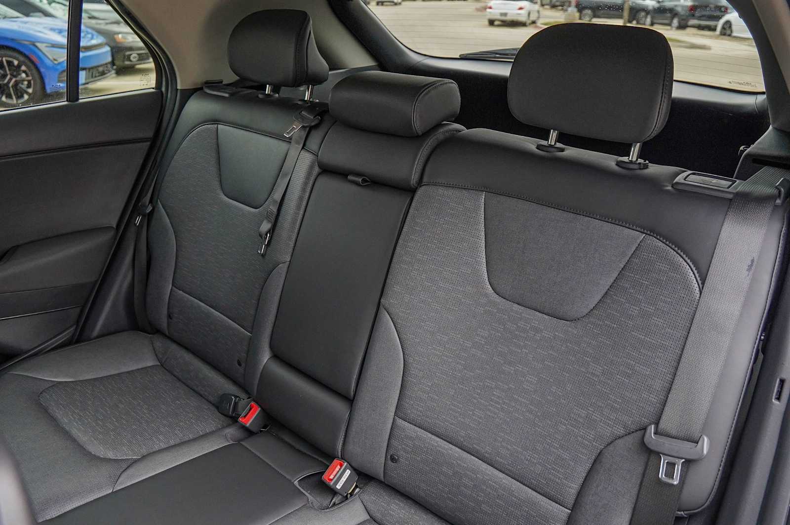 Thumbnail: 2024 Kia Niro - 32