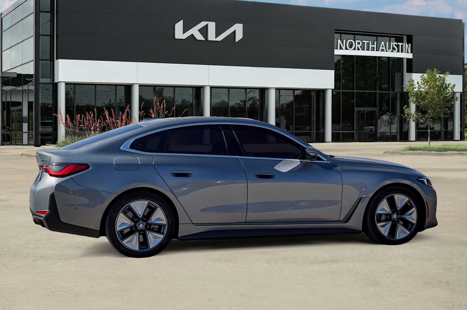 Thumbnail: 2025 BMW i4 - 8