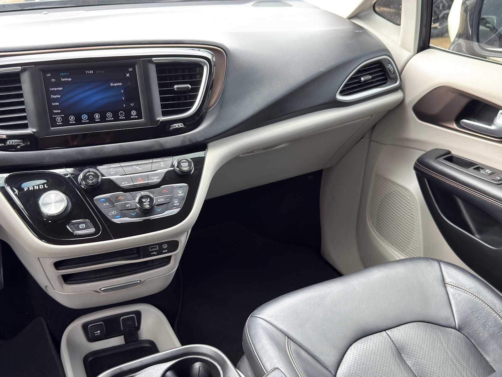 Thumbnail: 2018 Chrysler Pacifica - 25