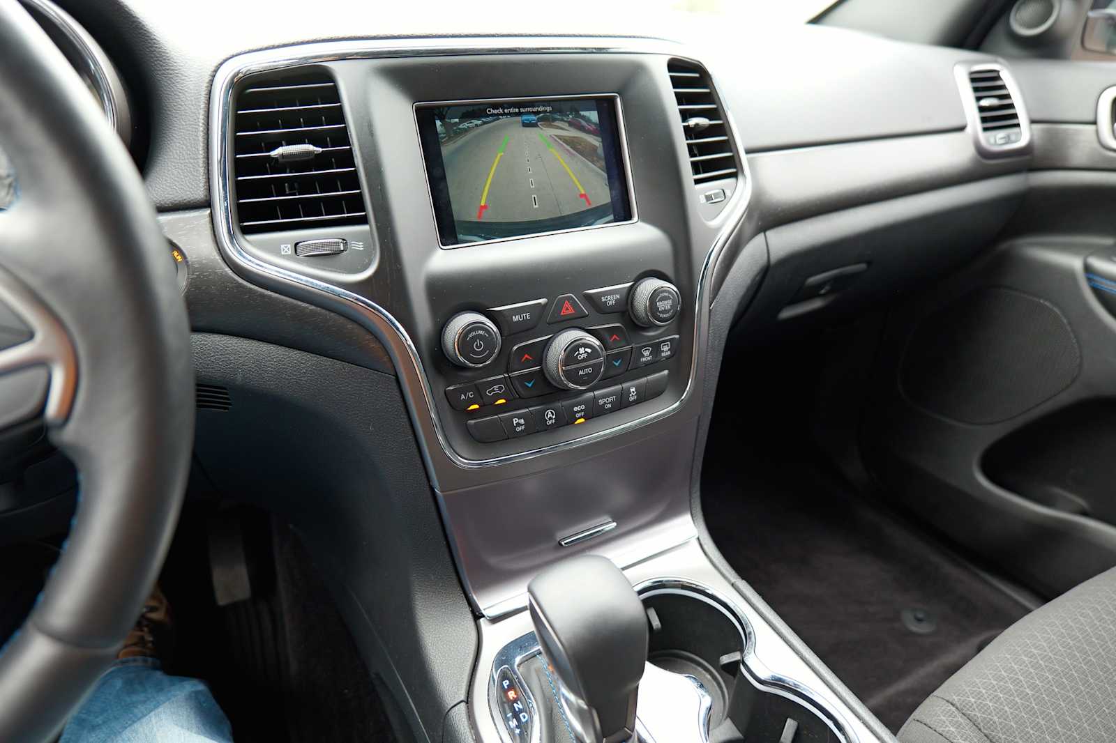 Thumbnail: 2018 Jeep Grand Cherokee - 16