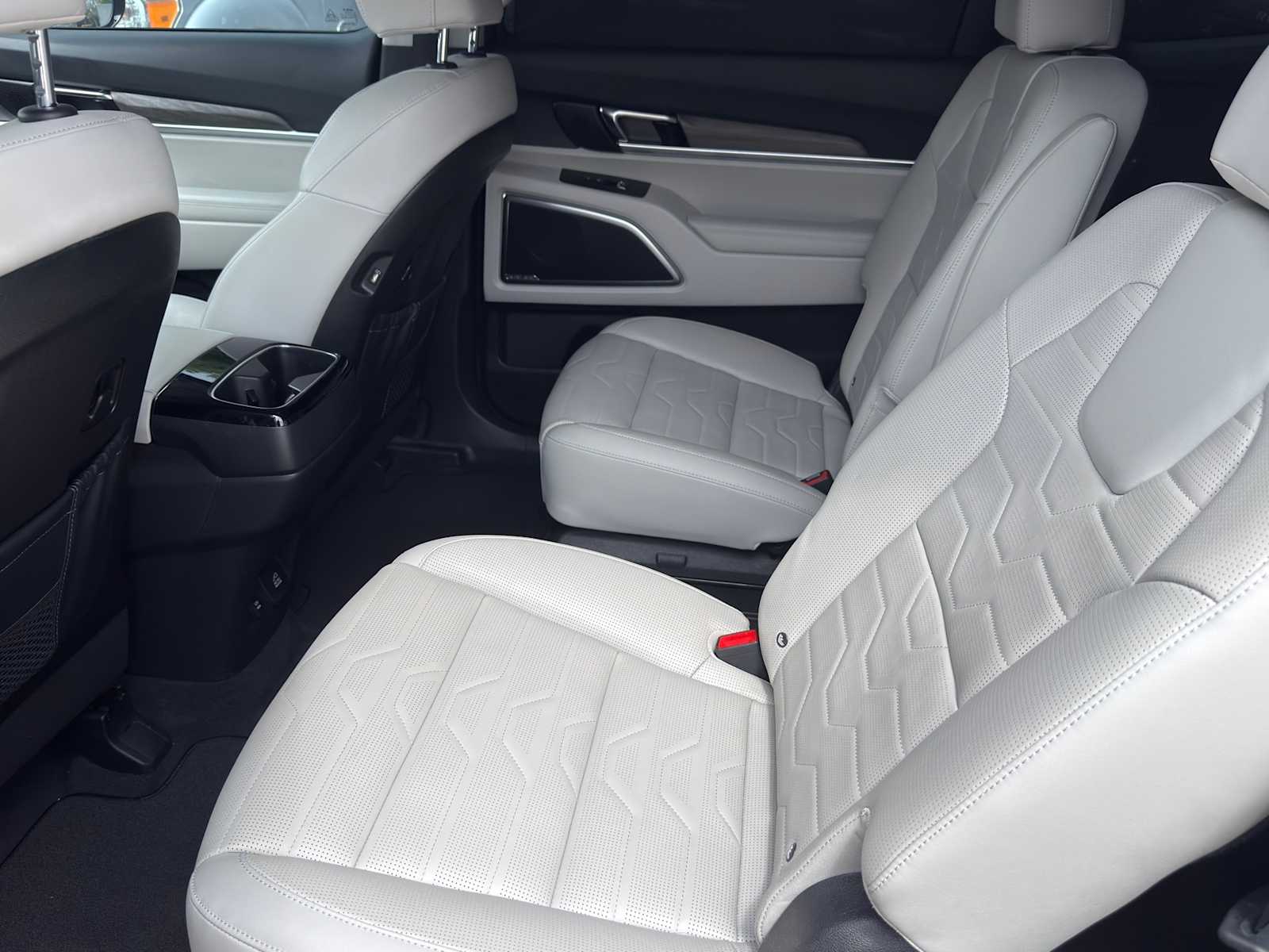 Thumbnail: 2022 Kia Telluride - 28