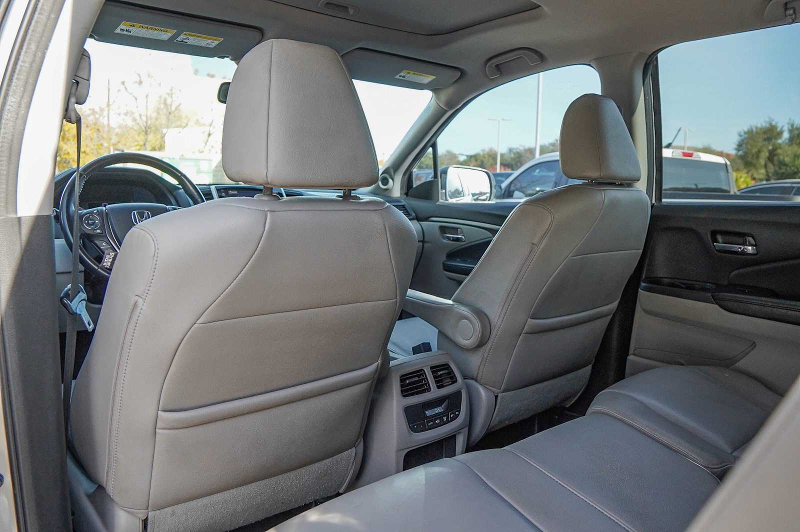 Thumbnail: 2017 Honda Pilot - 26