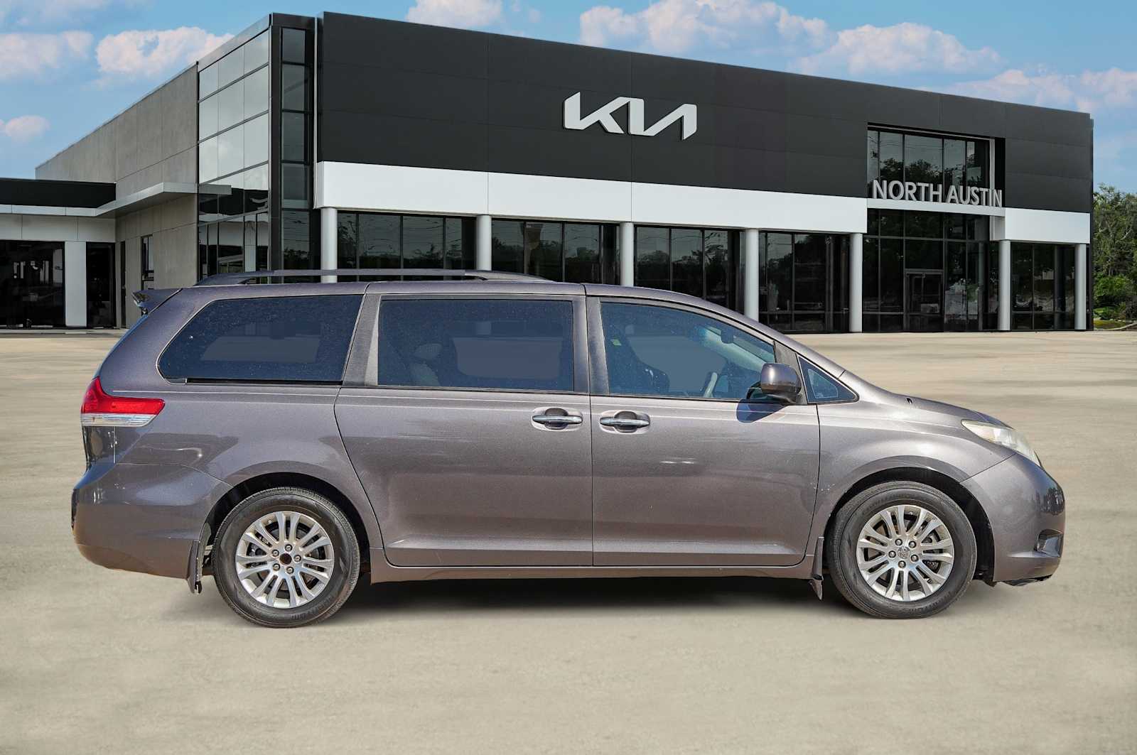 Thumbnail: 2013 Toyota Sienna - 8