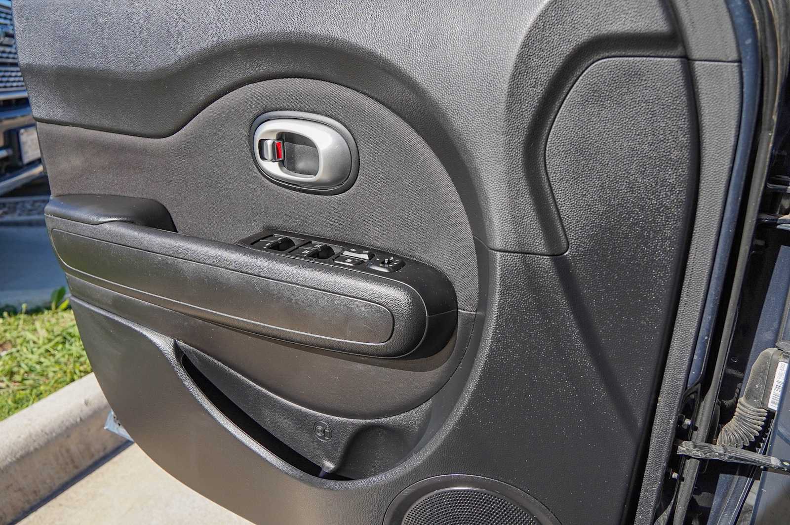 Thumbnail: 2016 Kia Soul - 22