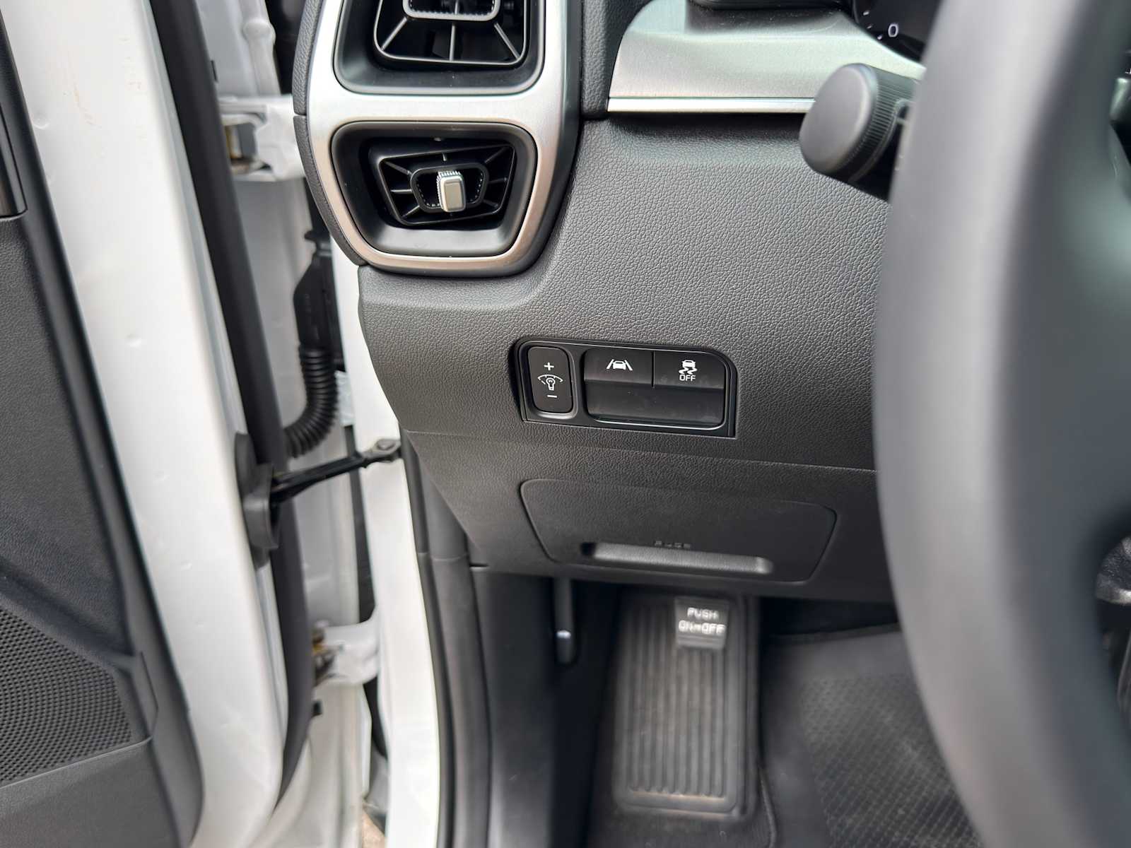 Thumbnail: 2023 Kia Sorento - 18