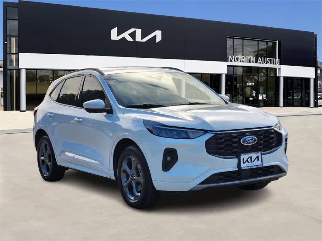 Thumbnail: 2023 Ford Escape - 3