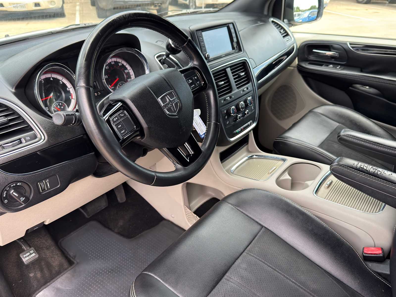 Thumbnail: 2019 Dodge Grand Caravan - 11