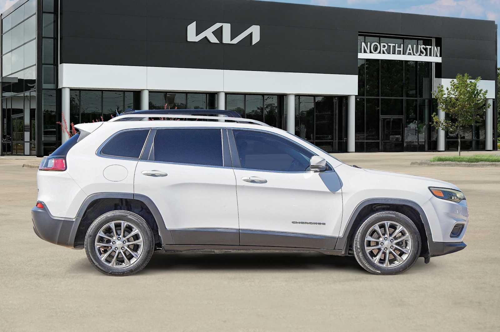Thumbnail: 2019 Jeep Cherokee - 7