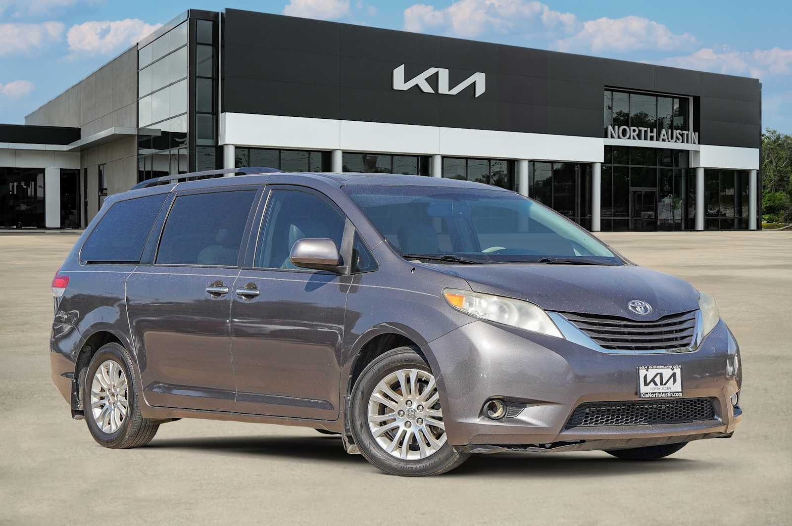 Thumbnail: 2013 Toyota Sienna - 5