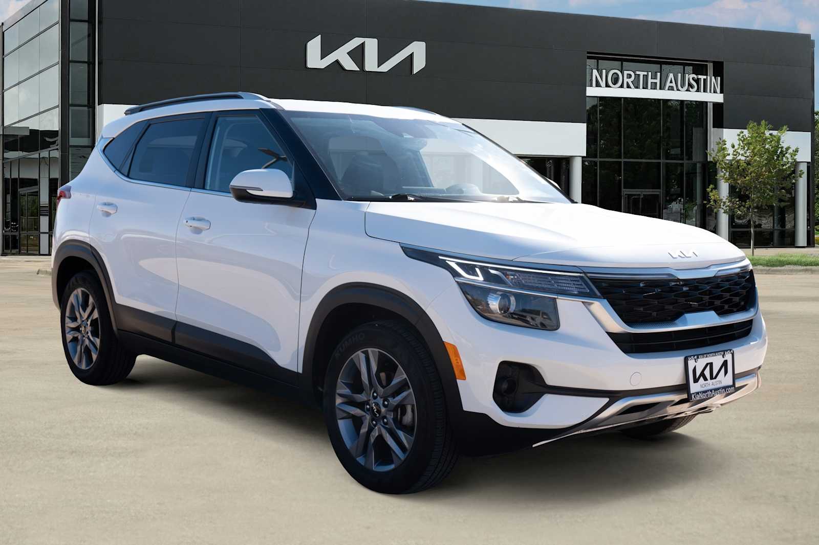 Thumbnail: 2023 Kia Seltos - 8