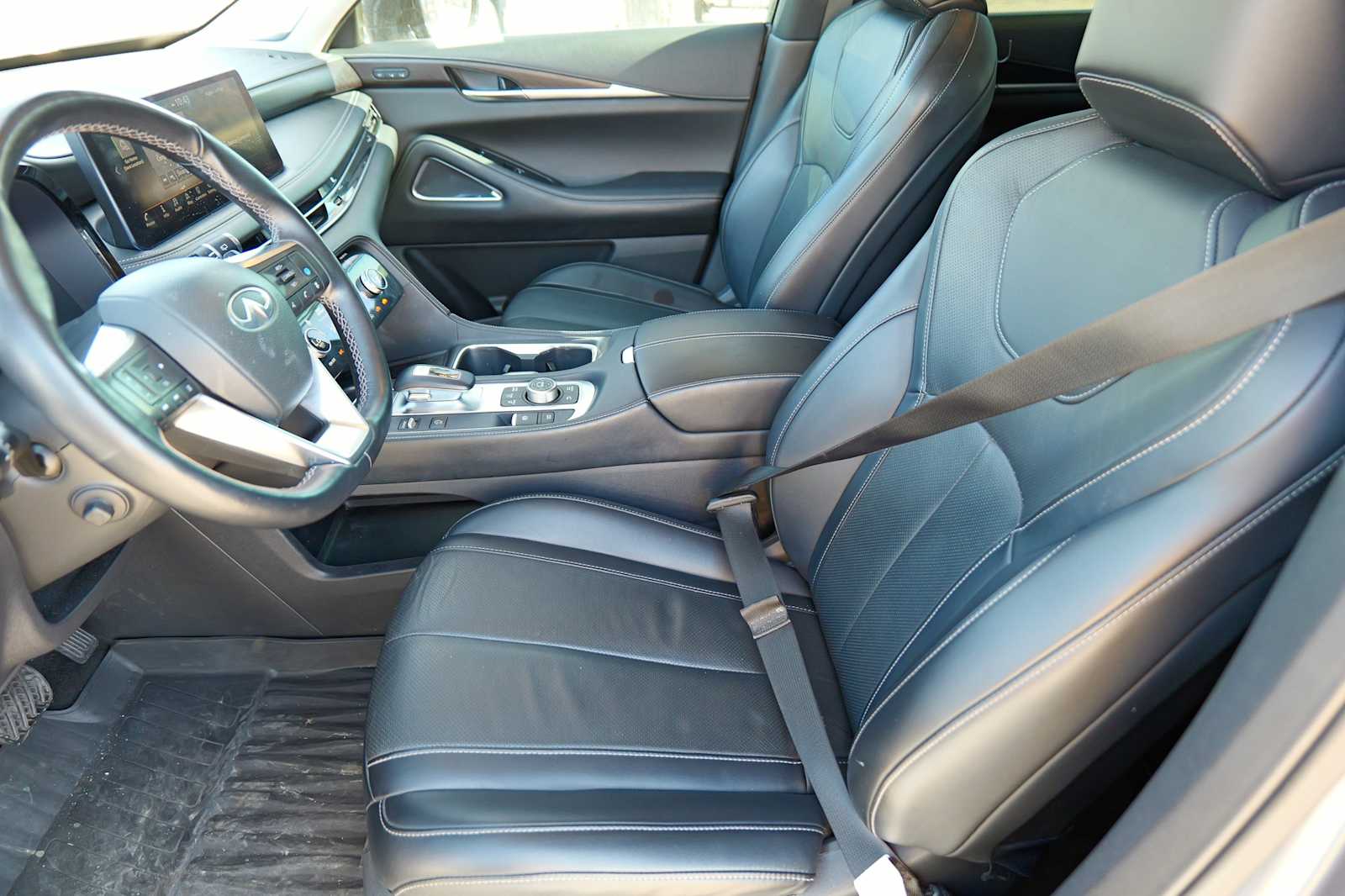 Thumbnail: 2023 INFINITI QX60 - 10