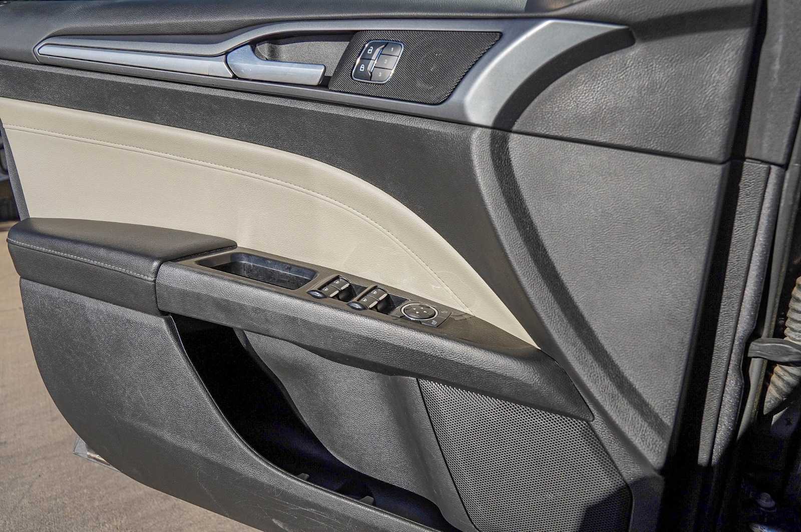 Thumbnail: 2014 Ford Fusion - 22