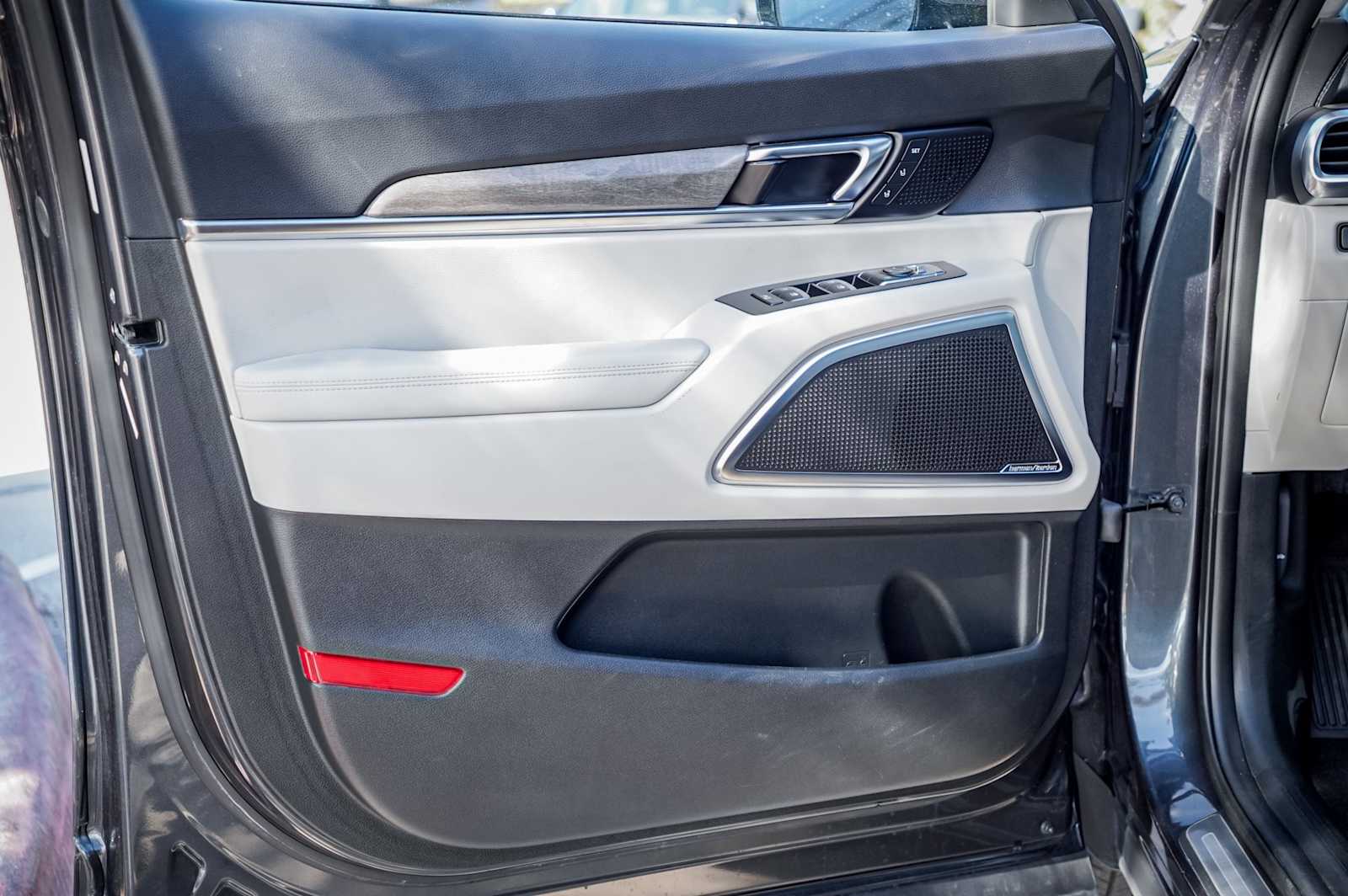 Thumbnail: 2022 Kia Telluride - 25