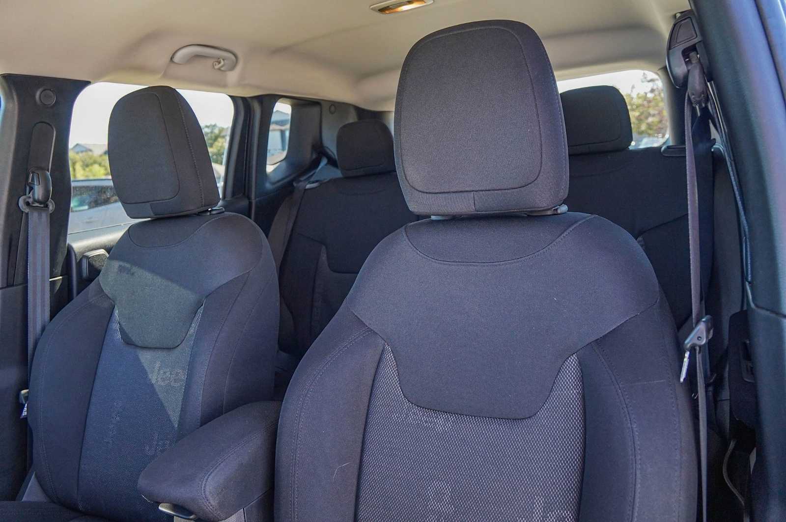 Thumbnail: 2015 Jeep Renegade - 11