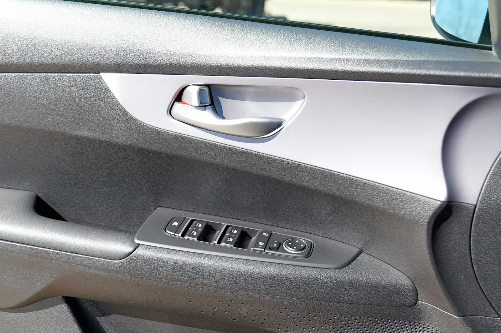 Thumbnail: 2024 Kia Forte - 21