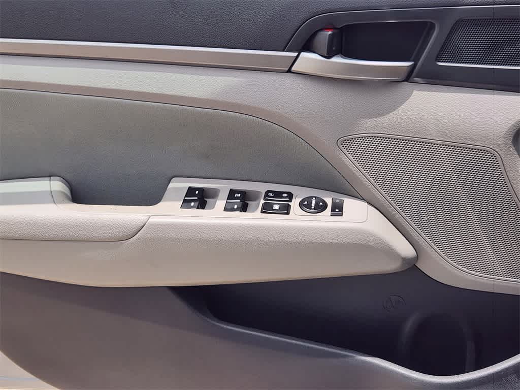 Thumbnail: 2017 Hyundai Elantra - 23