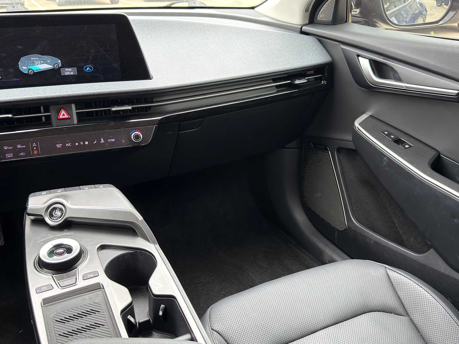 Thumbnail: 2023 Kia EV6 - 27