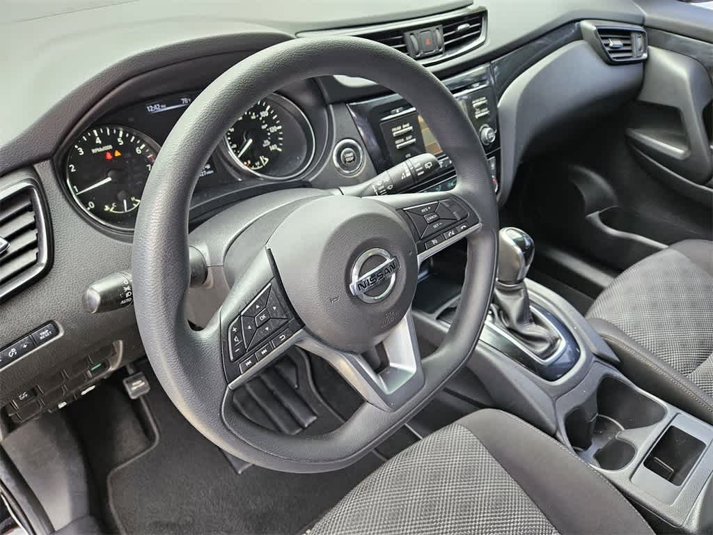 Thumbnail: 2017 Nissan Rogue Sport - 2