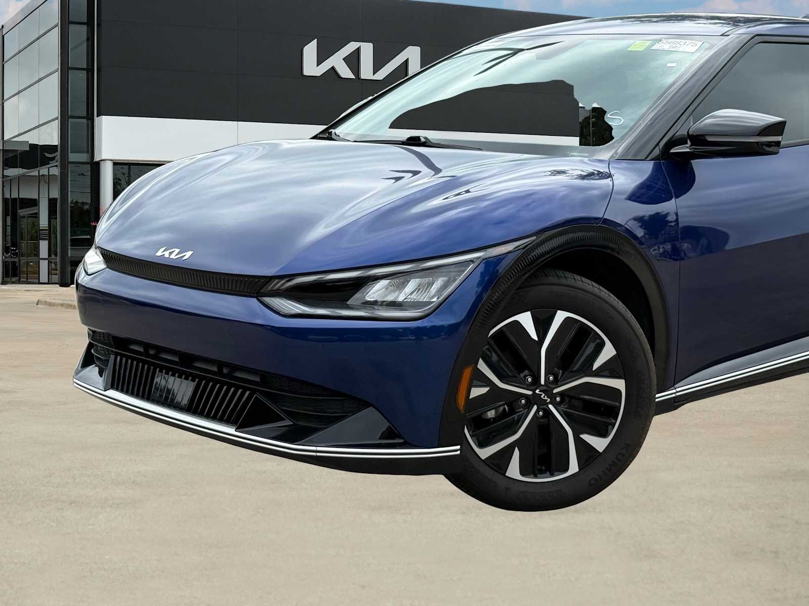 Thumbnail: 2023 Kia EV6 - 2