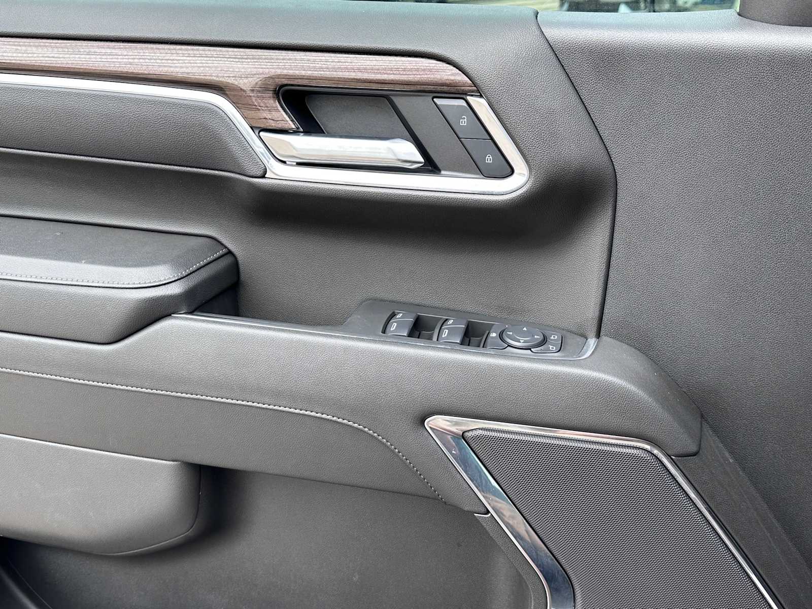 Thumbnail: 2025 Chevrolet Silverado 1500 - 17
