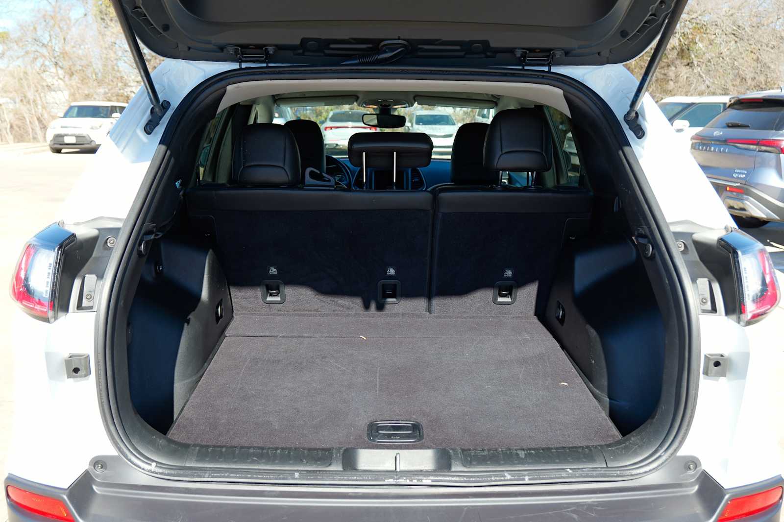 Thumbnail: 2020 Jeep Cherokee - 28