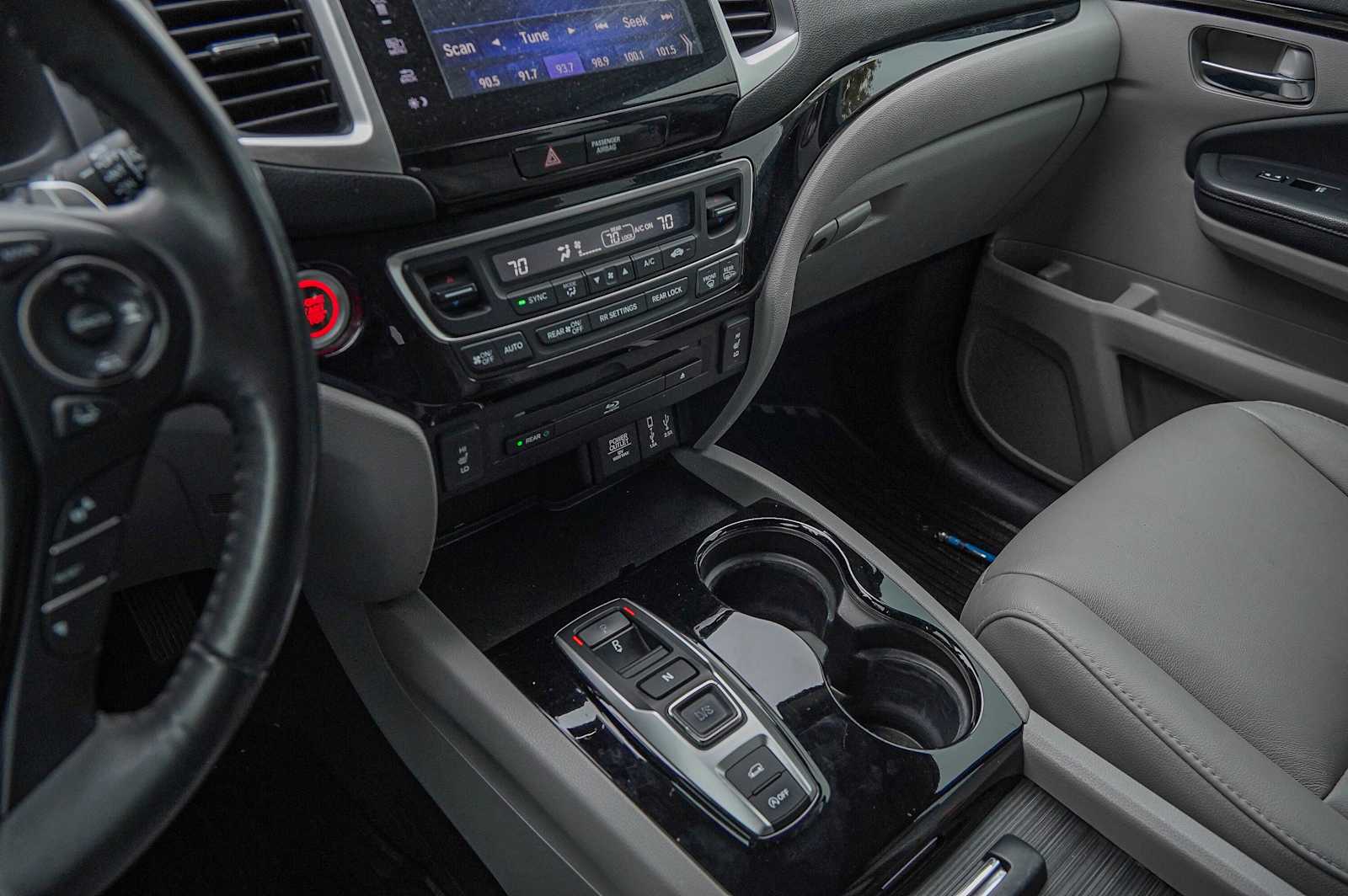 Thumbnail: 2018 Honda Pilot - 18