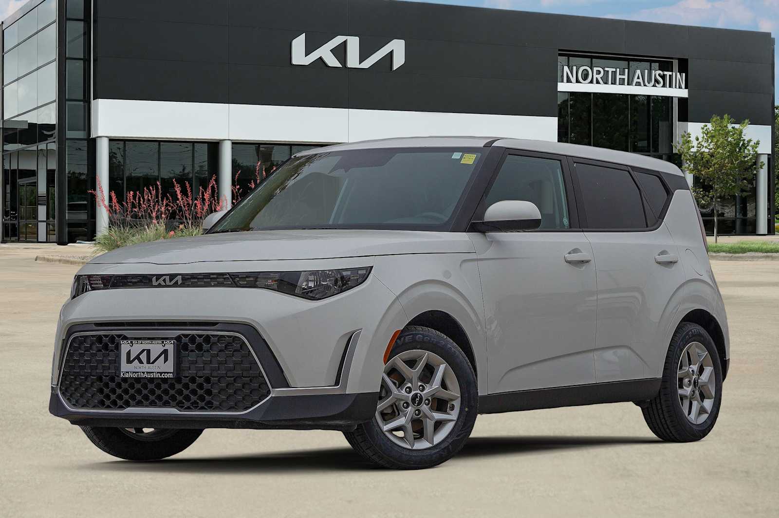 2024 Kia Soul LX's photo