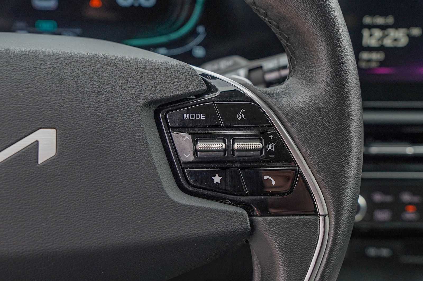 Thumbnail: 2024 Kia Niro - 16