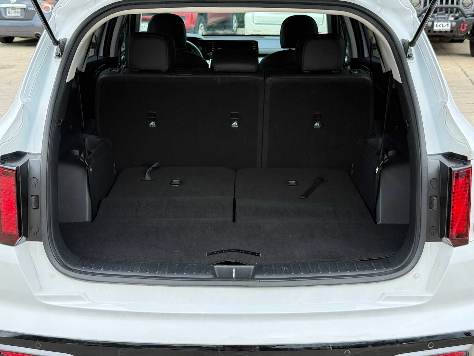 Thumbnail: 2023 Kia Sorento - 7