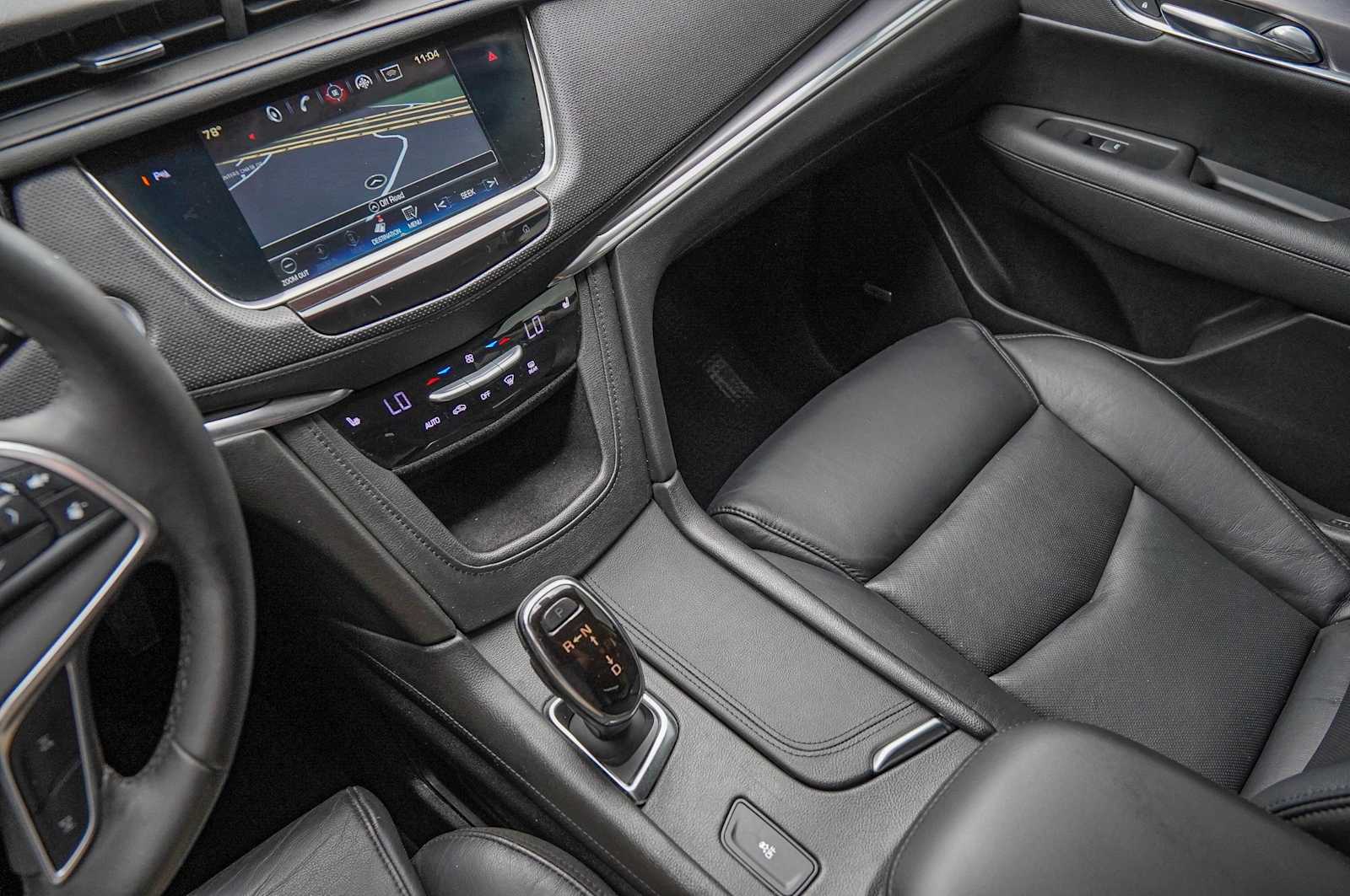 Thumbnail: 2017 Cadillac XT5 - 16