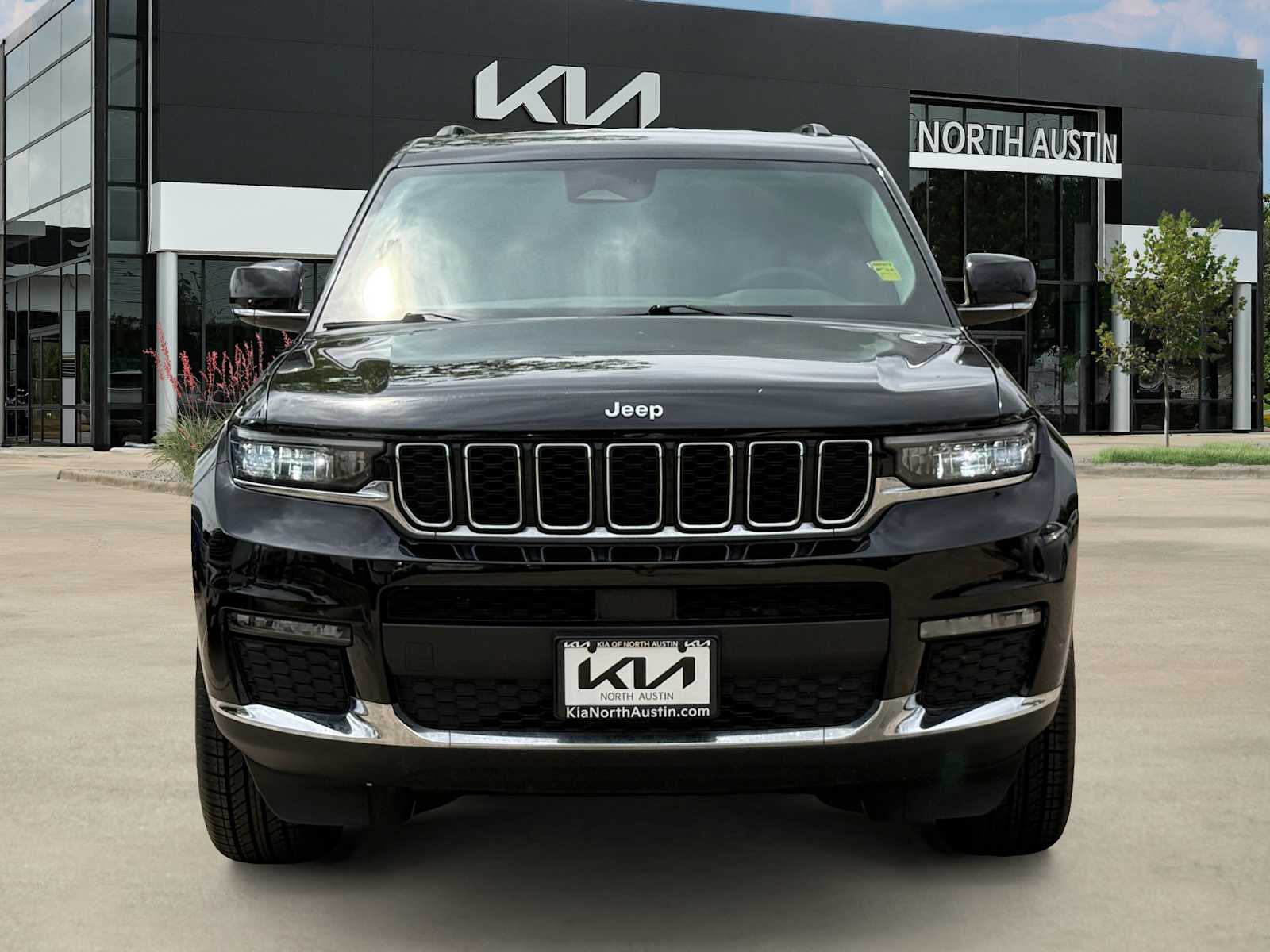 Thumbnail: 2023 Jeep Grand Cherokee - 3