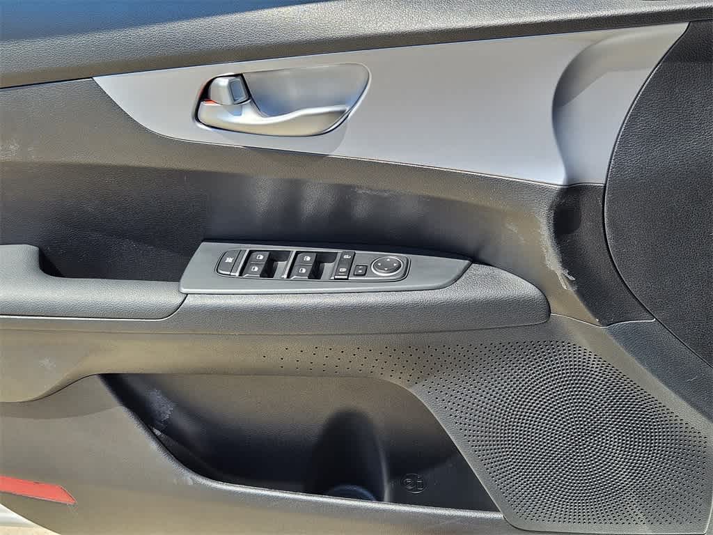 Thumbnail: 2024 Kia Forte - 21