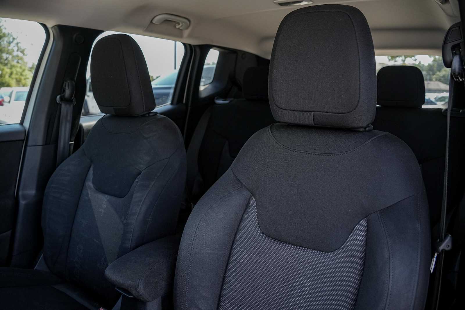 Thumbnail: 2016 Jeep Renegade - 12