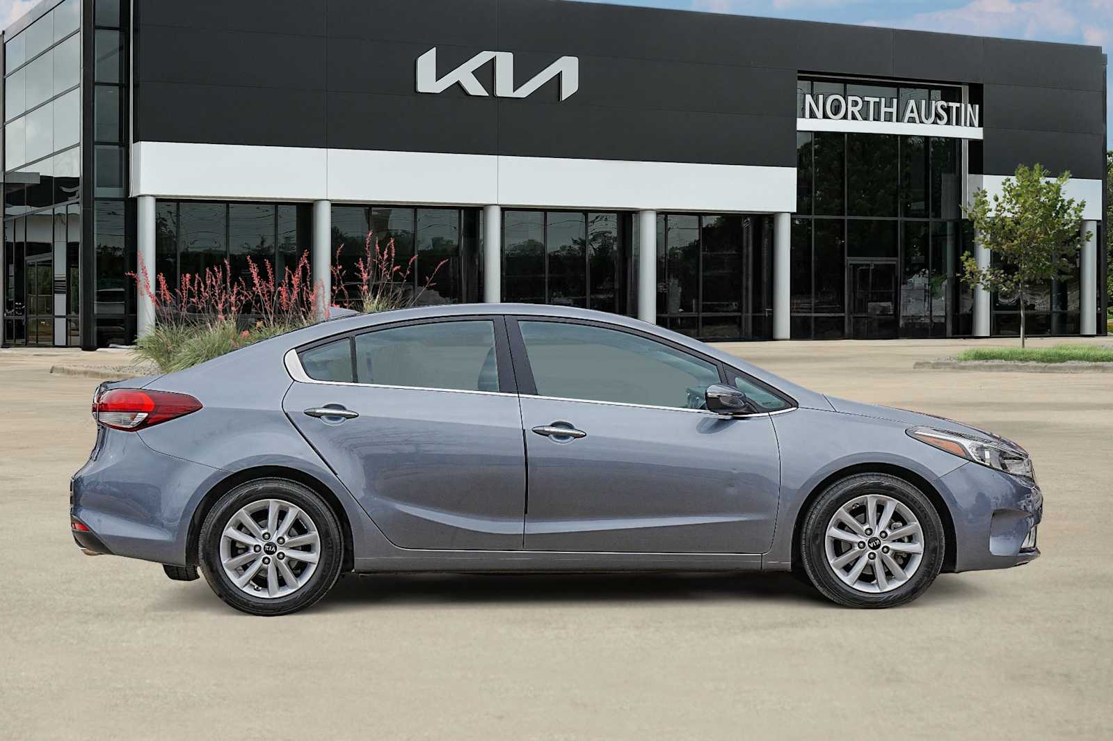 Thumbnail: 2017 Kia Forte - 7