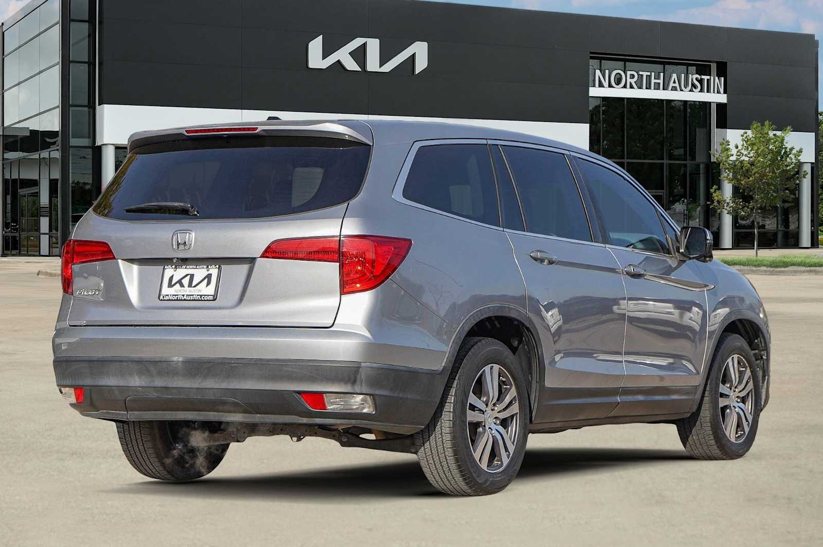 Thumbnail: 2017 Honda Pilot - 6