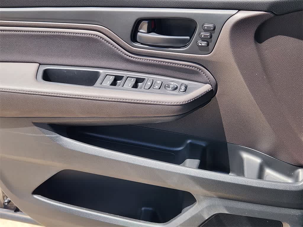 Thumbnail: 2018 Honda Odyssey - 23