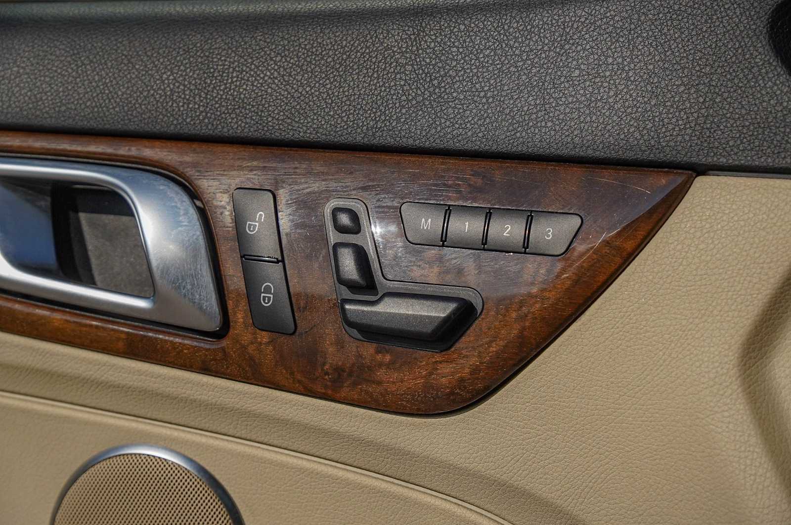 Thumbnail: 2015 Mercedes-Benz SLK - 21