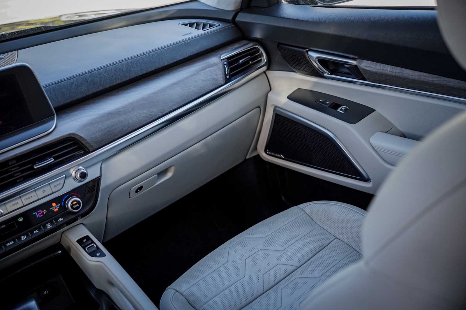 Thumbnail: 2022 Kia Telluride - 30