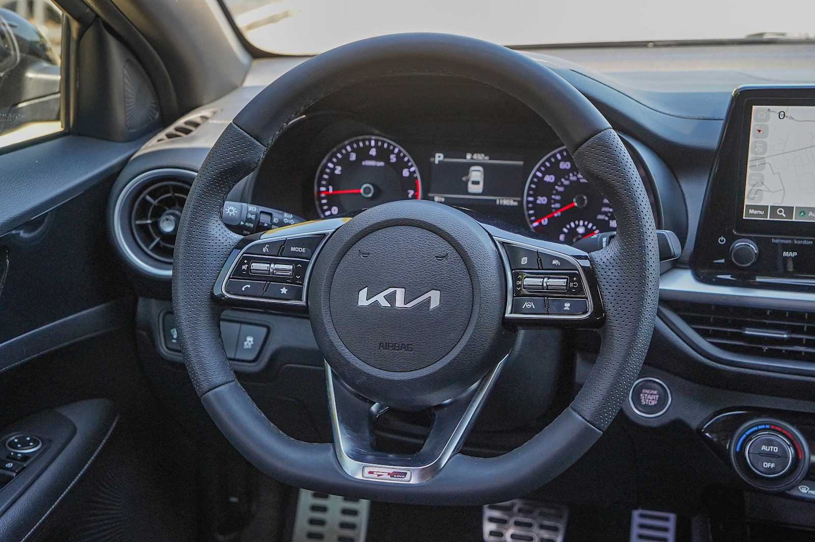 Thumbnail: 2023 Kia Forte - 28