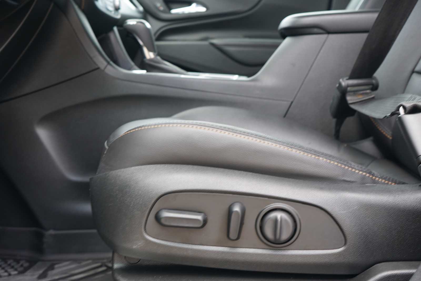 Thumbnail: 2020 Chevrolet Equinox - 18