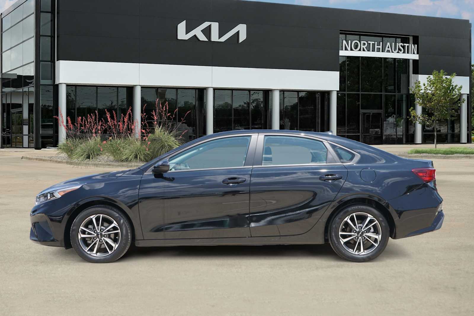 2024 Kia Forte LXS - Photo 3