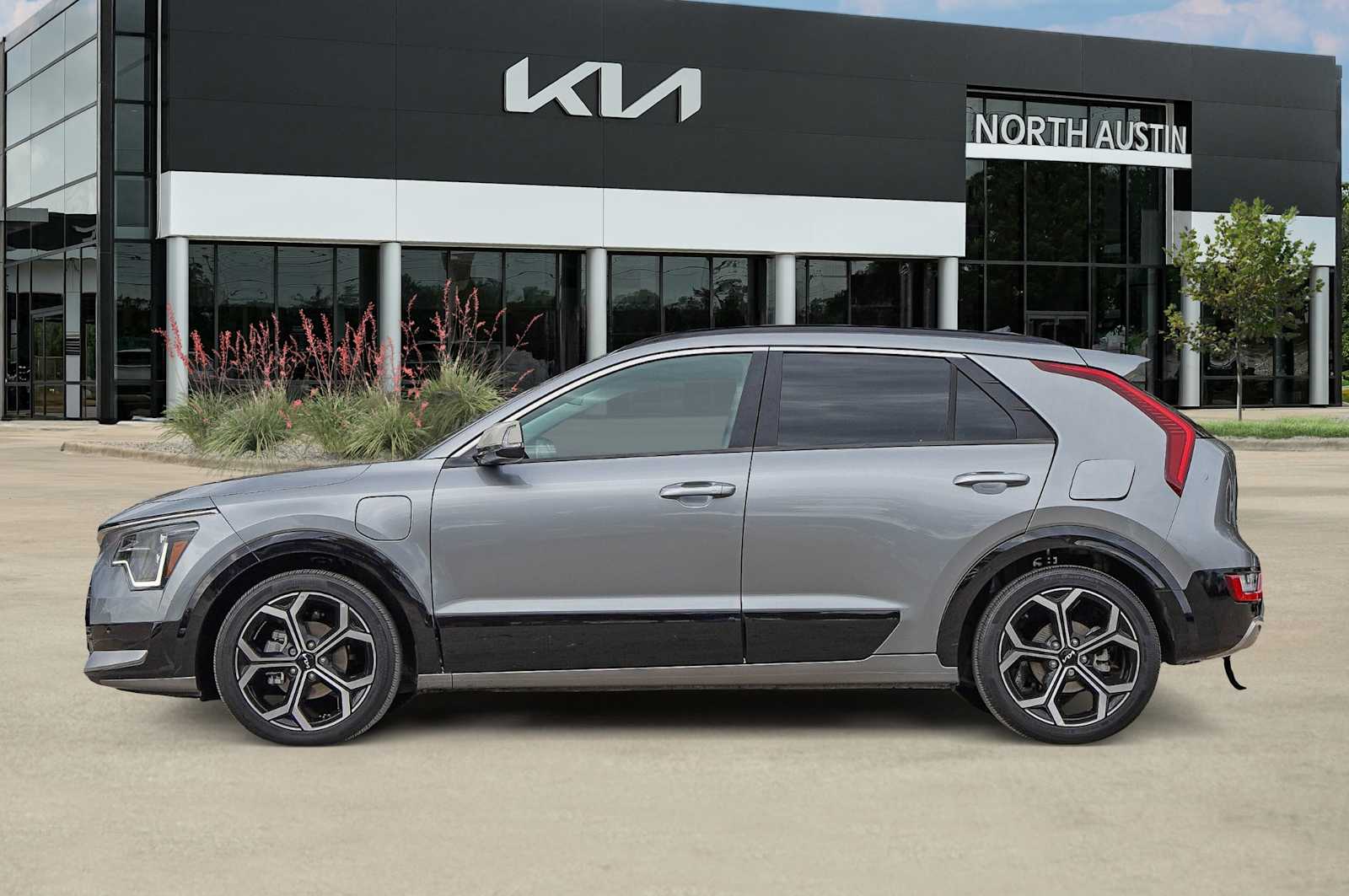 Thumbnail: 2024 Kia Niro - 4