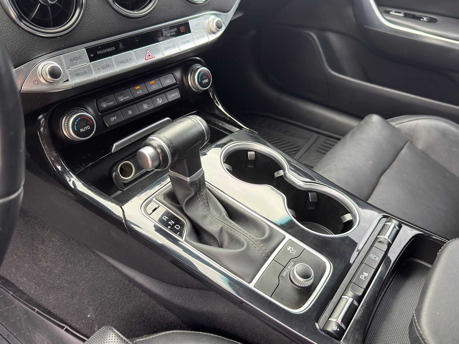 Thumbnail: 2019 Kia Stinger - 11