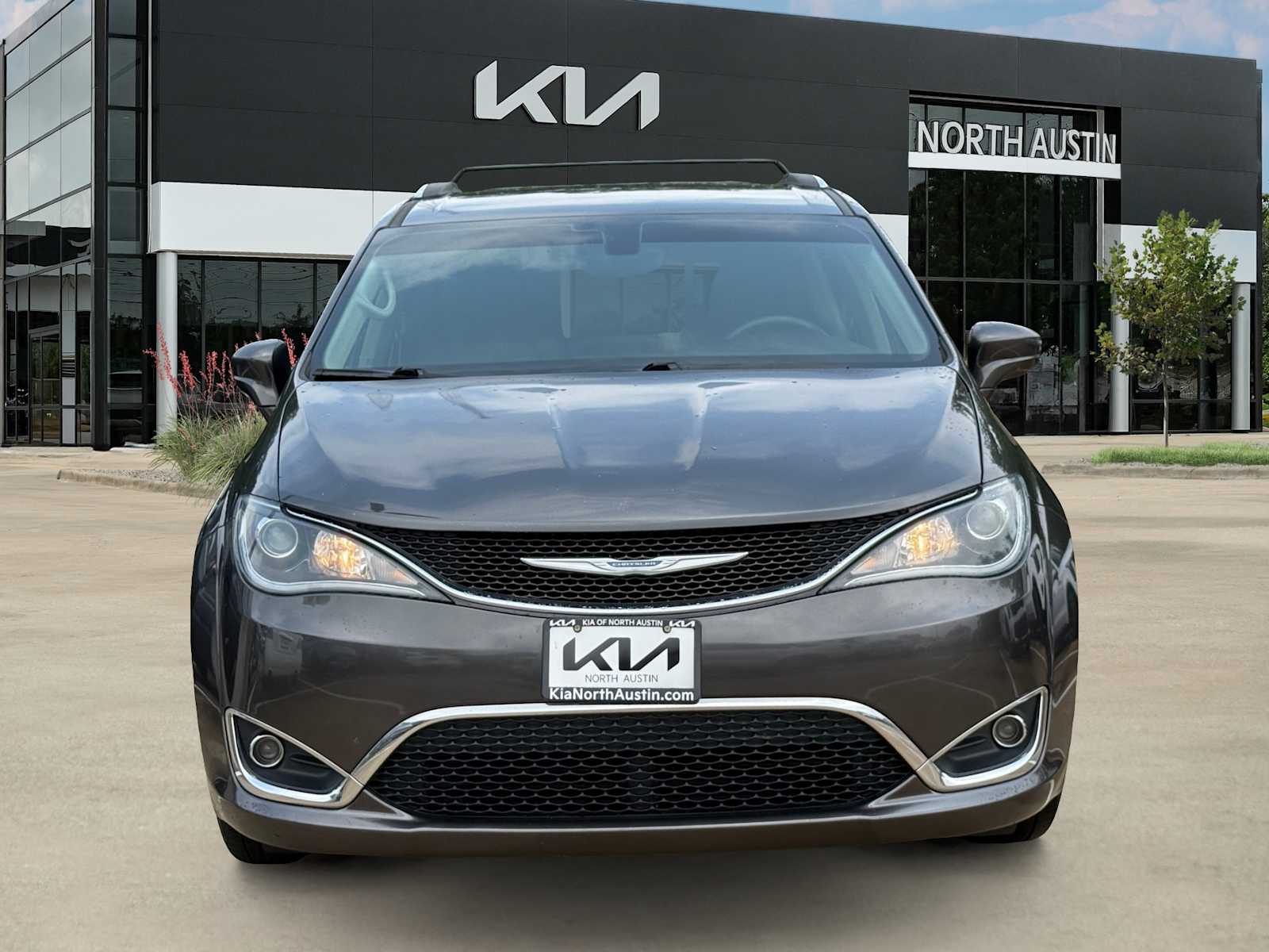 Thumbnail: 2018 Chrysler Pacifica - 4