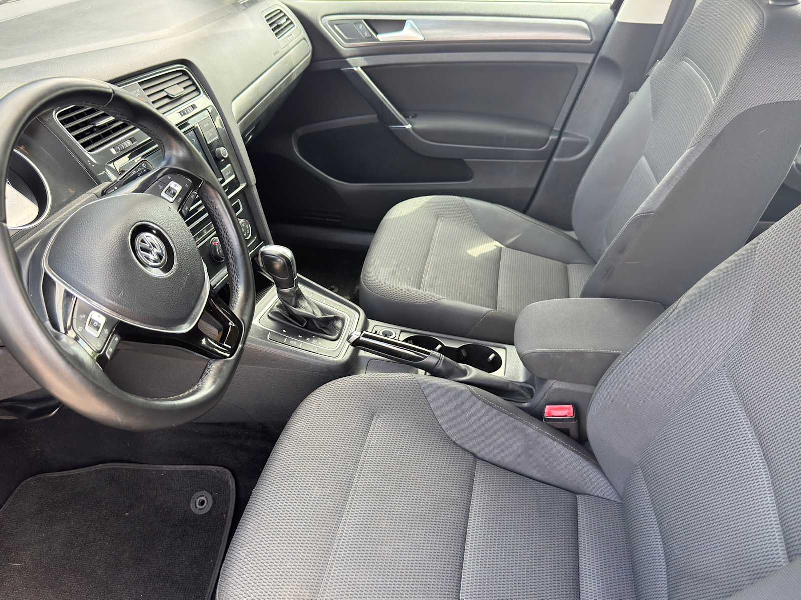 Thumbnail: 2019 Volkswagen e-Golf - 9