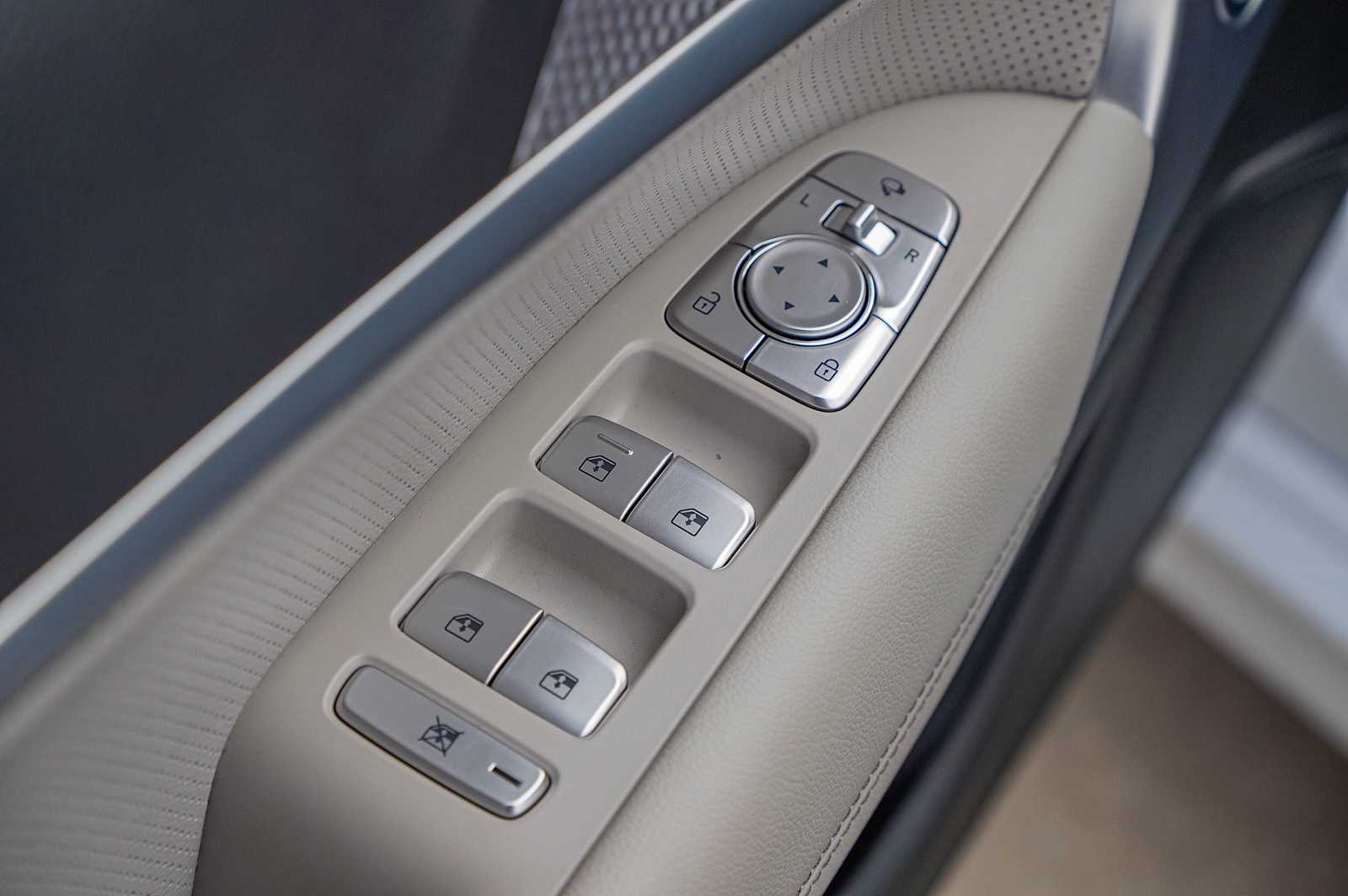 Thumbnail: 2023 Genesis G70 - 25